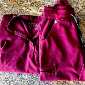 Figs Burgundy scrub set